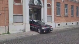 Colpo in gioielleria: rubata la cassaforte con argento