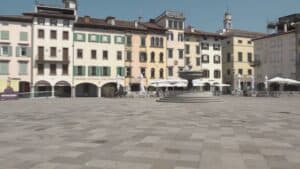 Piazza San Giacomo, scontro sui dehors