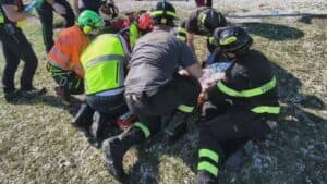 Precipita con il parapendio e cade da 10 metri, grave un 63enne