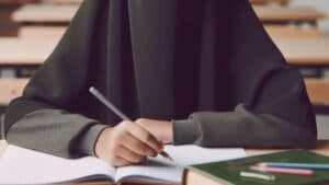 Burqa a scuola, dal caso Monfalcone al divieto annunciato dal Governo