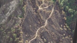 Sull’Amariana sentieri devastati dal rogo: serviranno mesi per riaprirli