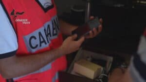 Truffavano anziani in Italia, arrestati 8 campani