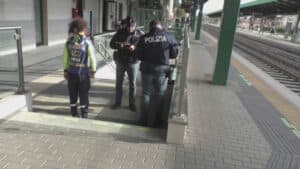 Furti e rapine sui treni regionali, denunciati 3 giovani