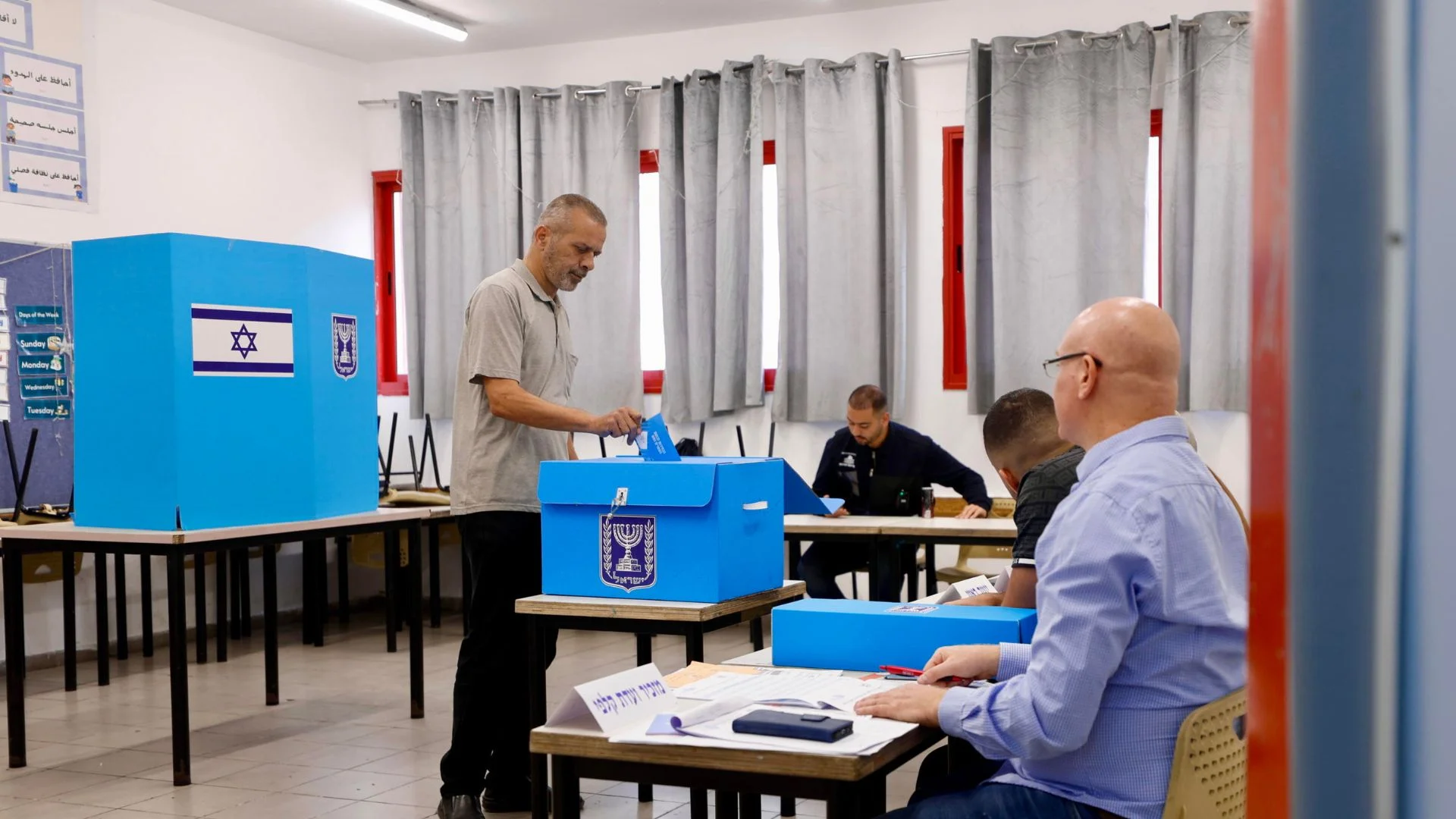 Israele al voto: Netanyahu in bilico, affluenza in crescita e sfida con Eisenkot