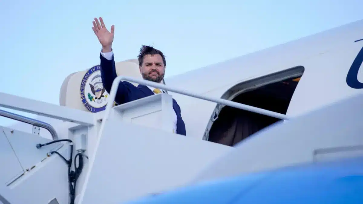 Iran  Usa. Nessun accordo, fumata nera a Islamabad. Vance lascia il Pakistan