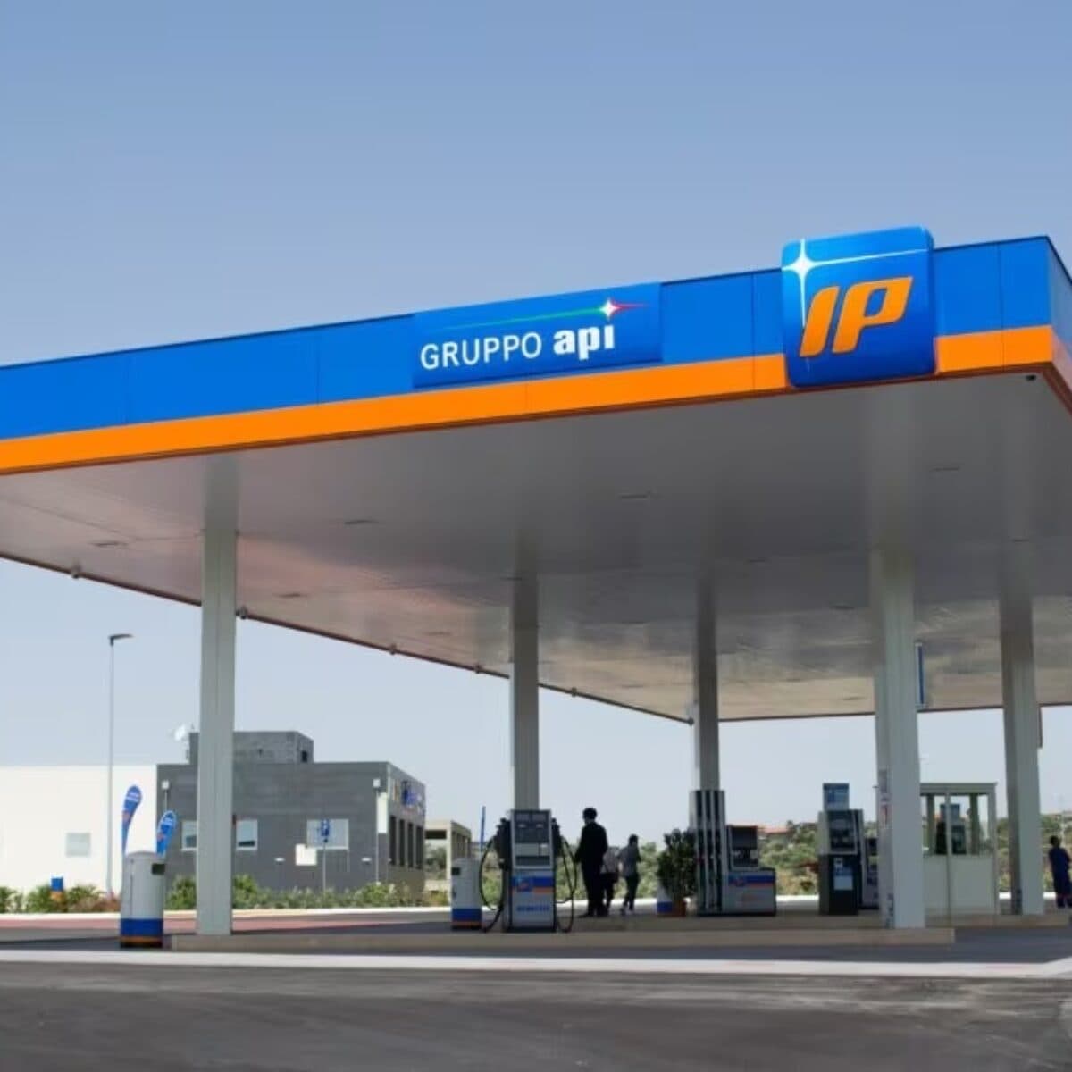 Anche IP segue Eni: effetto domino sui prezzi di benzina e diesel
