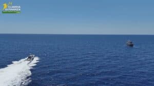 Gdf: oltre 1.150 controlli mare, multati 16 con bandiera estera