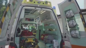 Malore in mare, muore turista di 77 anni