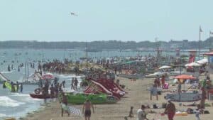 Lignano, scontro sui numeri dell’estate