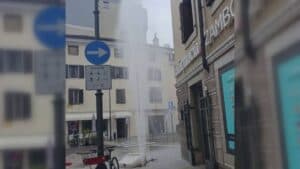 Geyser si alza nel centro di Udine