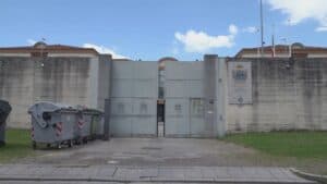 Anziana chiusa a chiave e derubata, arrestati restano in carcere