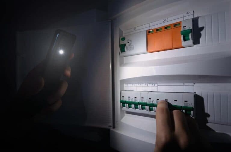 Caldo record e blackout in Friuli-Venezia Giulia: perché è saltata la corrente in diverse città