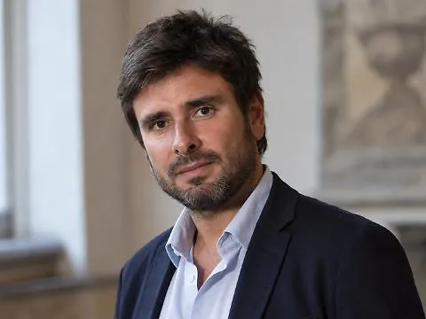 Di Battista riappare in tv e svela la sua malattia: «Mi è stato diagnosticato un tumore cerebrale»