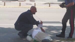 Anziana cade e batte la testa, la soccorrono i carabinieri