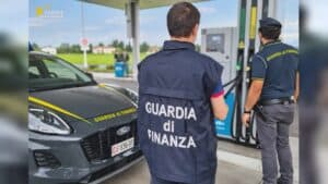 Tessere carburante, Gdf scopre erogazioni illecite di carburante per oltre 1 milione di litri