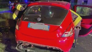 Auto fuori strada, 25enne elitrasportato in gravi condizioni