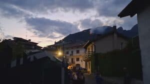 Incendi in Friuli, ad Amaro il fuoco sopra la Sagra del Gambero