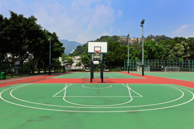 Campetti di basket a Pordenone, canestri mai installati e luci assenti: il Pd incalza il Comune