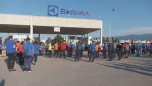 Electrolux, la resa dei conti: il futuro si decide in un mese