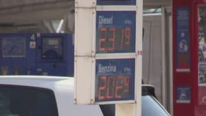 Il governo taglia le accise ma solo sul diesel