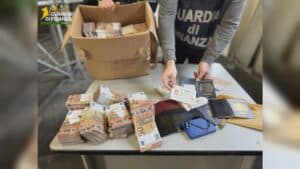 Trieste, sequestrati un milione di euro e documenti contraffatti