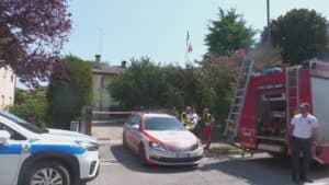 Travolto da un albero nel giardino di casa, muore a 58 anni