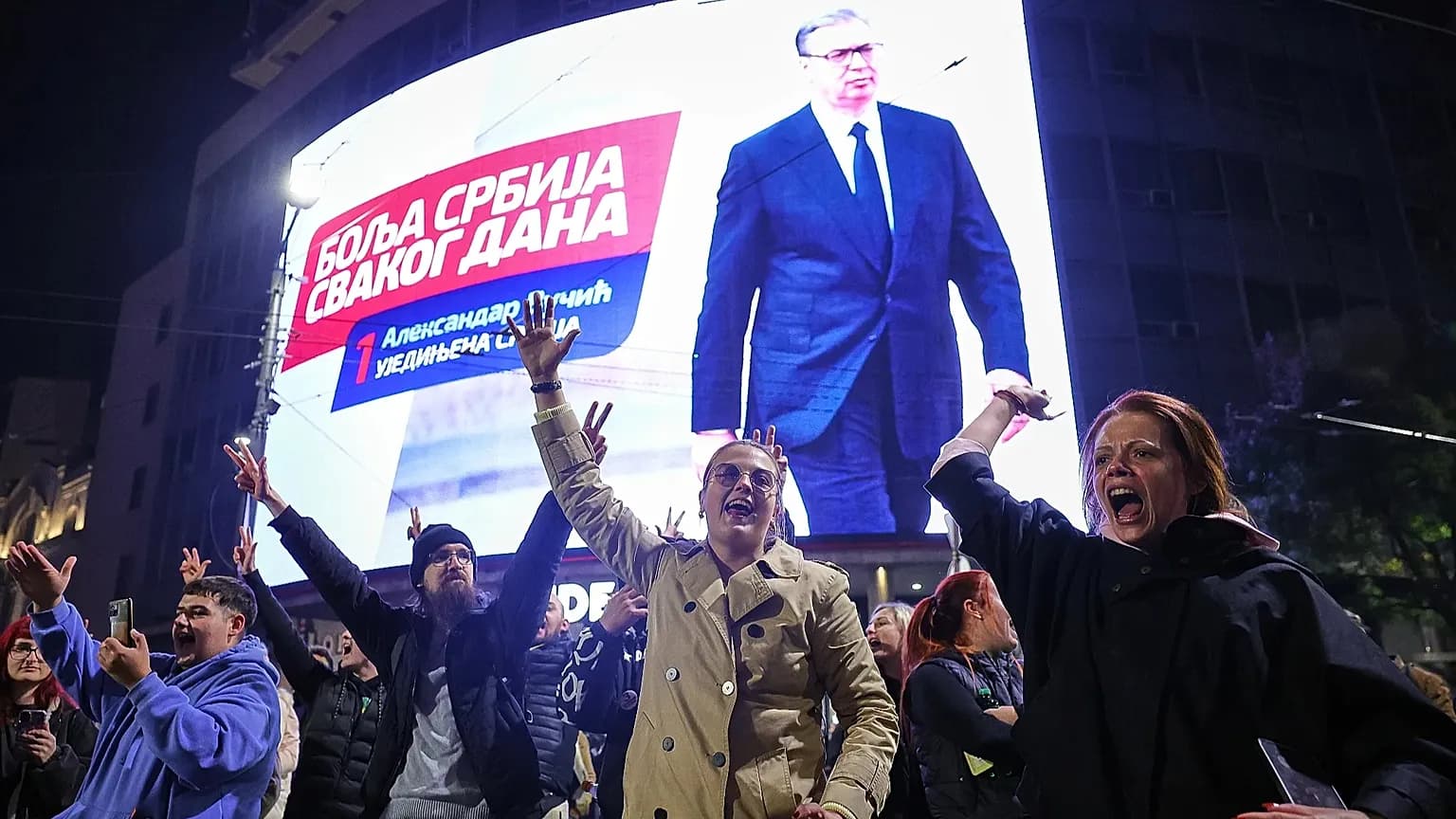 Serbia, cambiamento epocale alle elezioni: la lista studentesca vince, Vučić accetta la sconfitta
