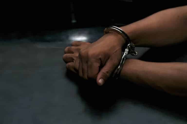 Figlie della convivente riprese di nascosto e telecamere dei clienti spiate: arrestato un installatore tra Udine e Trieste
