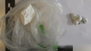 Sorpreso con la cocaina, scappa dalla polizia: arrestato