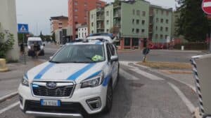Urtate da un furgone in viale XXII Marzo, due donne all’ospedale