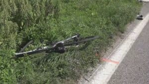 “Salta” lo stop, ciclista travolto e ucciso da un furgone