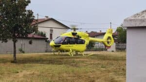 Cade in bagno e sbatte la testa: elitrasportato
