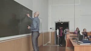 Scuola al via: più grammatica, corsivo e poesie a memoria