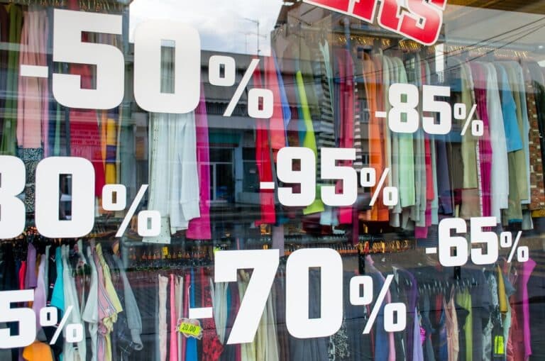 Saldi estivi al via dal 4 luglio: perché conviene acquistare subito nei negozi del Friuli