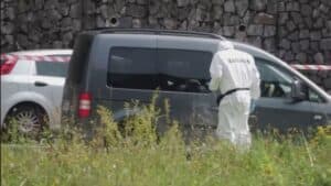 Morta in auto con il cane: attesa per l’autopsia