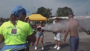 In attesa di Vasco sotto il solleone: acqua con idranti sui fan