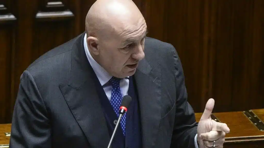 Crosetto al Corriere, Non c'è limite alla follia. Hiroshima e Nagasaki avrebbero dovuto insegnarci qualcosa, invece continuiamo ad avere armi nucleari e chi non le ha le cerca