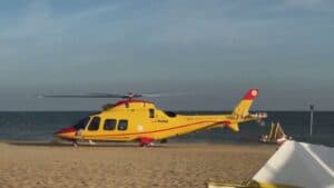 Tragedia in spiaggia: muore soffocato dal cibo a 49 anni