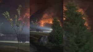 Incendi in Carnia, finestre chiuse e mascherine in 17 Comuni