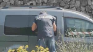 Donna e cane trovati morti in un van, mistero a Pietratagliata / IL VIDEO