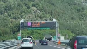 Esodo da bollino nero in autostrada: code fino a 8 km sulla A23