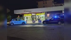 Spaccata notturna al bar, svuotate sei slot machine