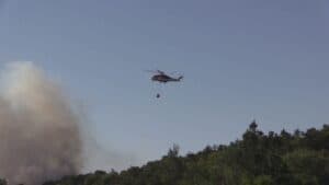 Incendio a Monfalcone, il fuoco ha ripreso vigore nella notte