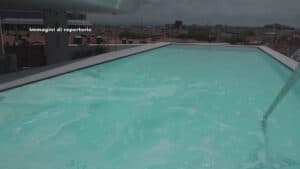 Piscine, da domani nuove regole per la sicurezza: obbligatori i sistemi anti-risucchio