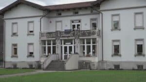 Accoltella e uccide il papà in casa di riposo e si costituisce