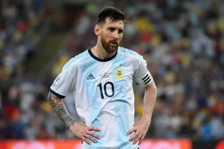Mondiali, Argentina-Algeria 3-0: Messi firma una tripletta all’esordio e aggancia Klose
