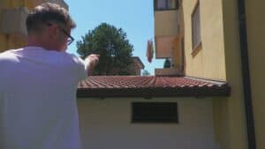 Allarme in via della Cernaia: residenti esasperati per intrusioni e furti