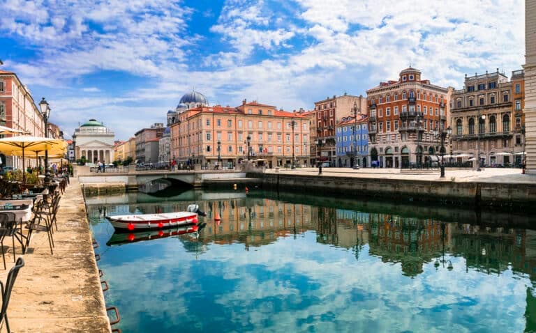 Trieste da record: 1,7 milioni di turisti nel 2024, ma la Cgil denuncia salari bassi e precarietà