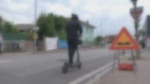 Tentano di rapinarlo, runner reagisce e mette in fuga “3 maranza”