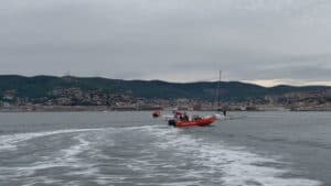 Avaria al motore, imbarcazione affonda in mare